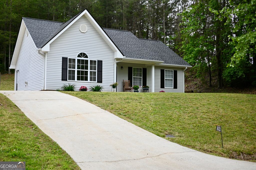 Photo of 194 Chestnut Ave, Demorest, GA 30535 (MLS # 10741286)