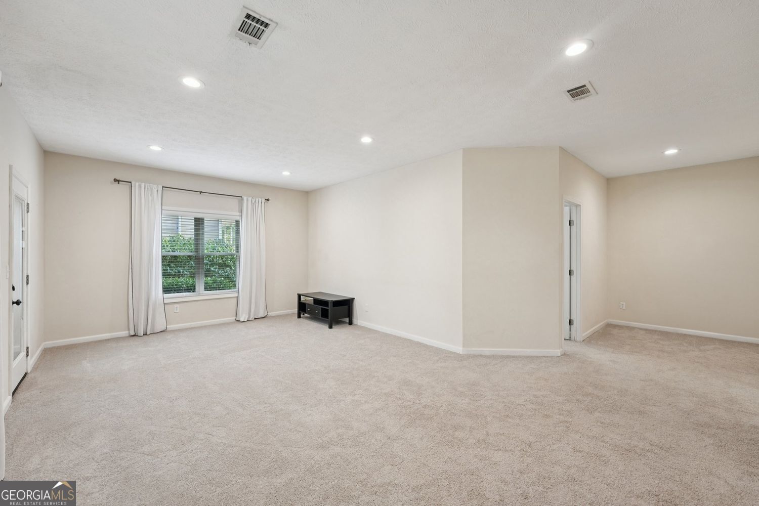 FOREST CHASE - Residential