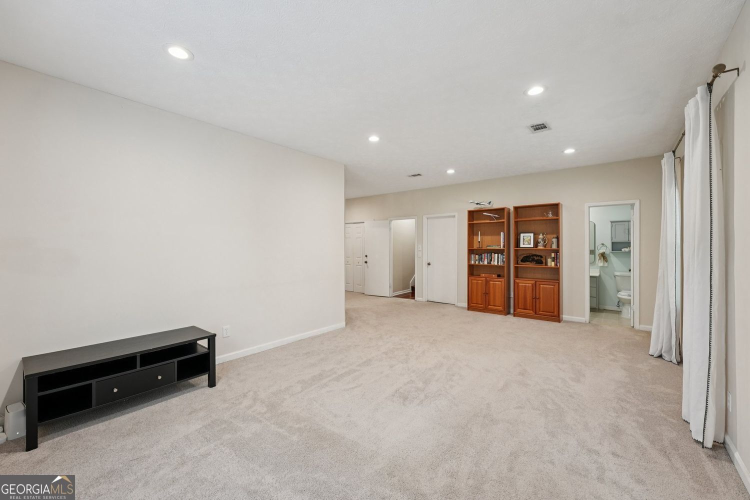 FOREST CHASE - Residential