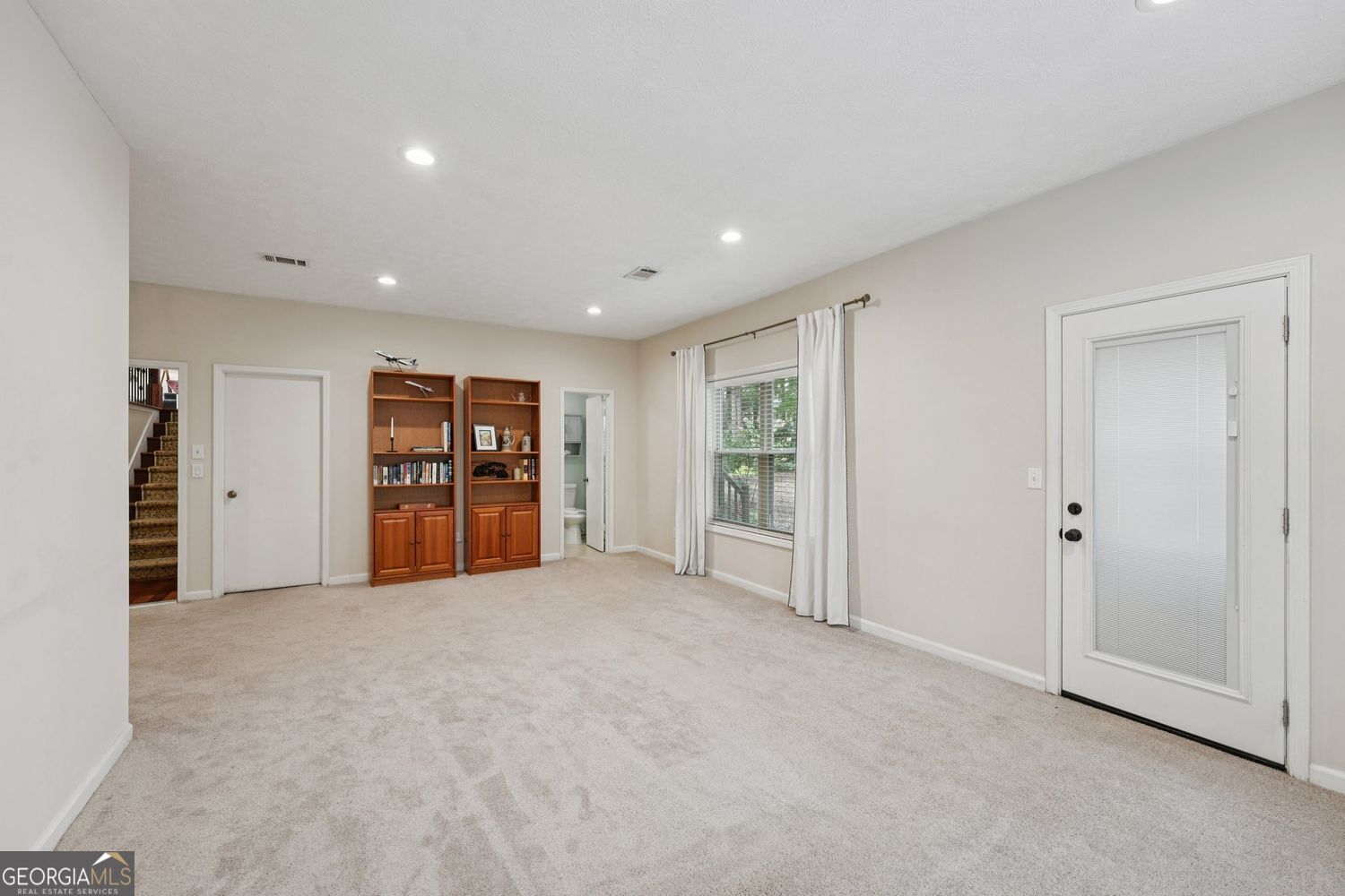 FOREST CHASE - Residential