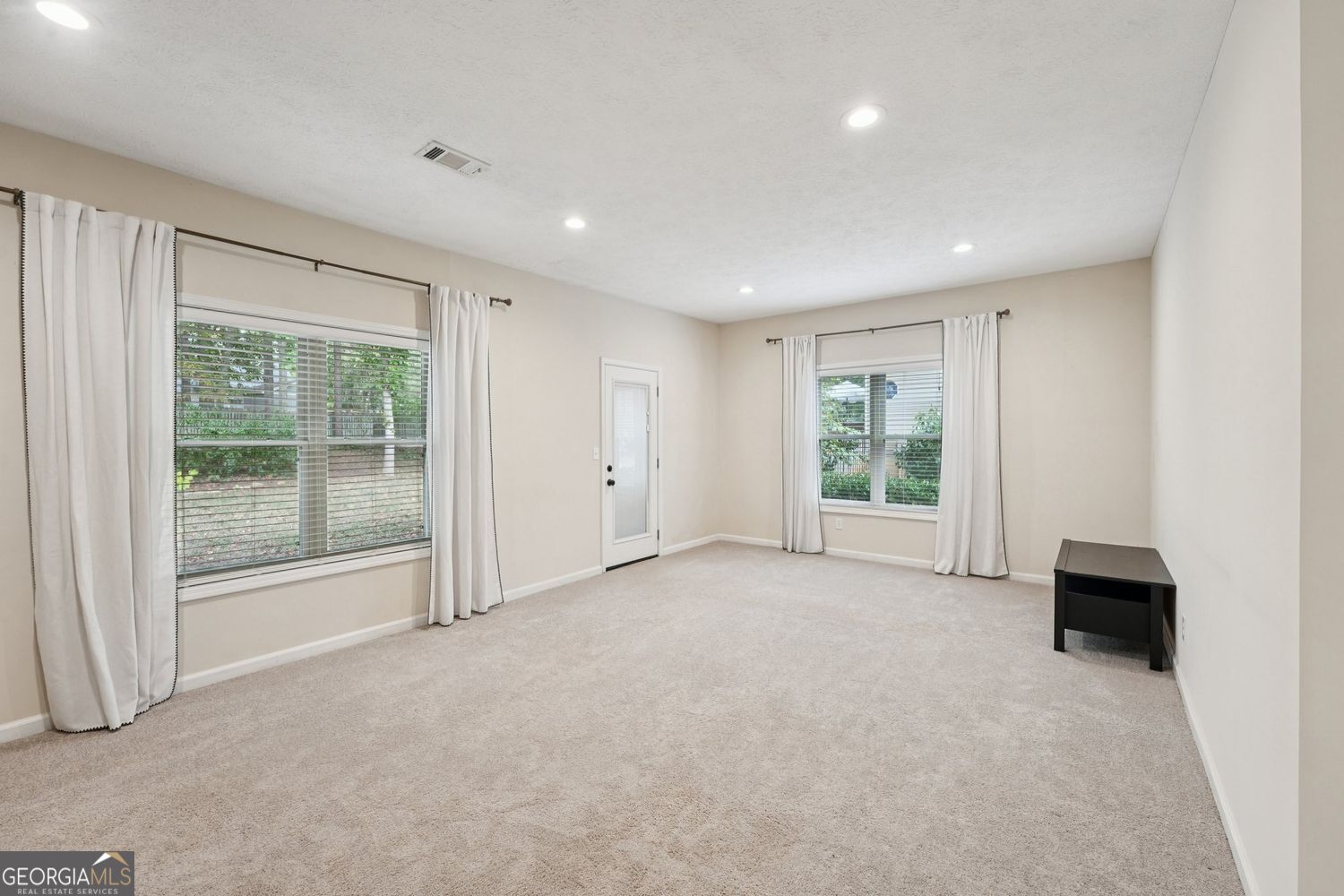 FOREST CHASE - Residential