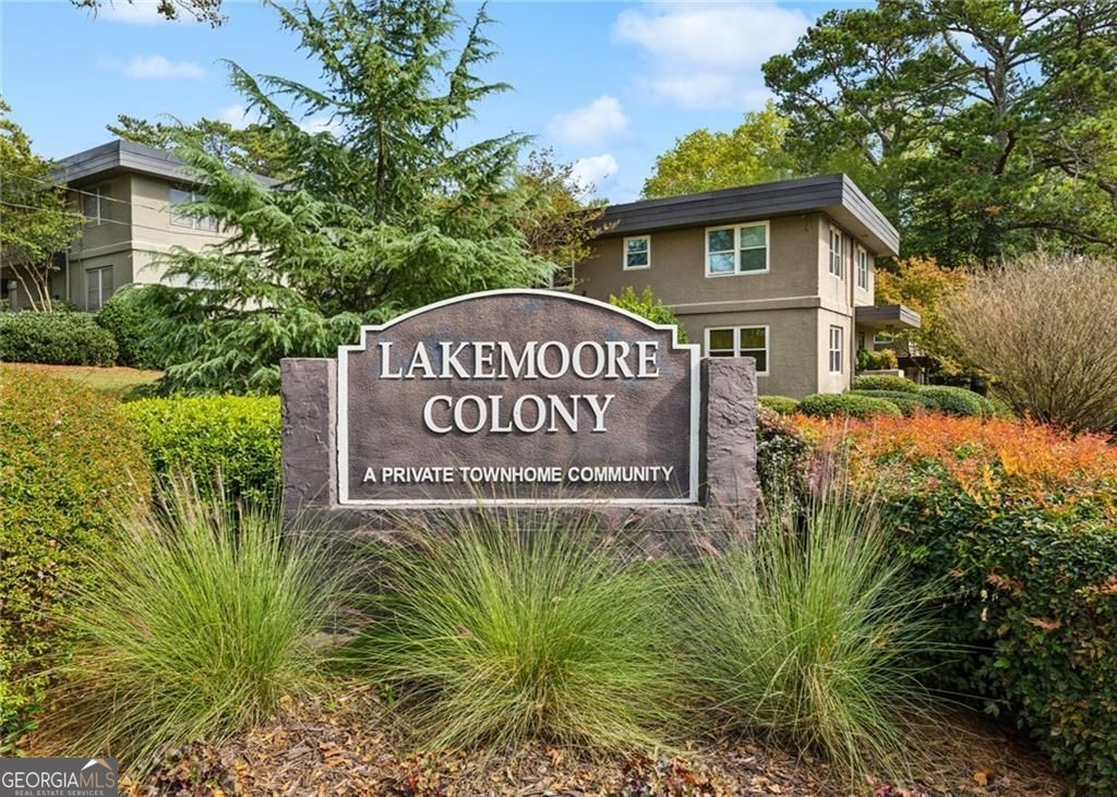 323 Lakemoore DR NE F