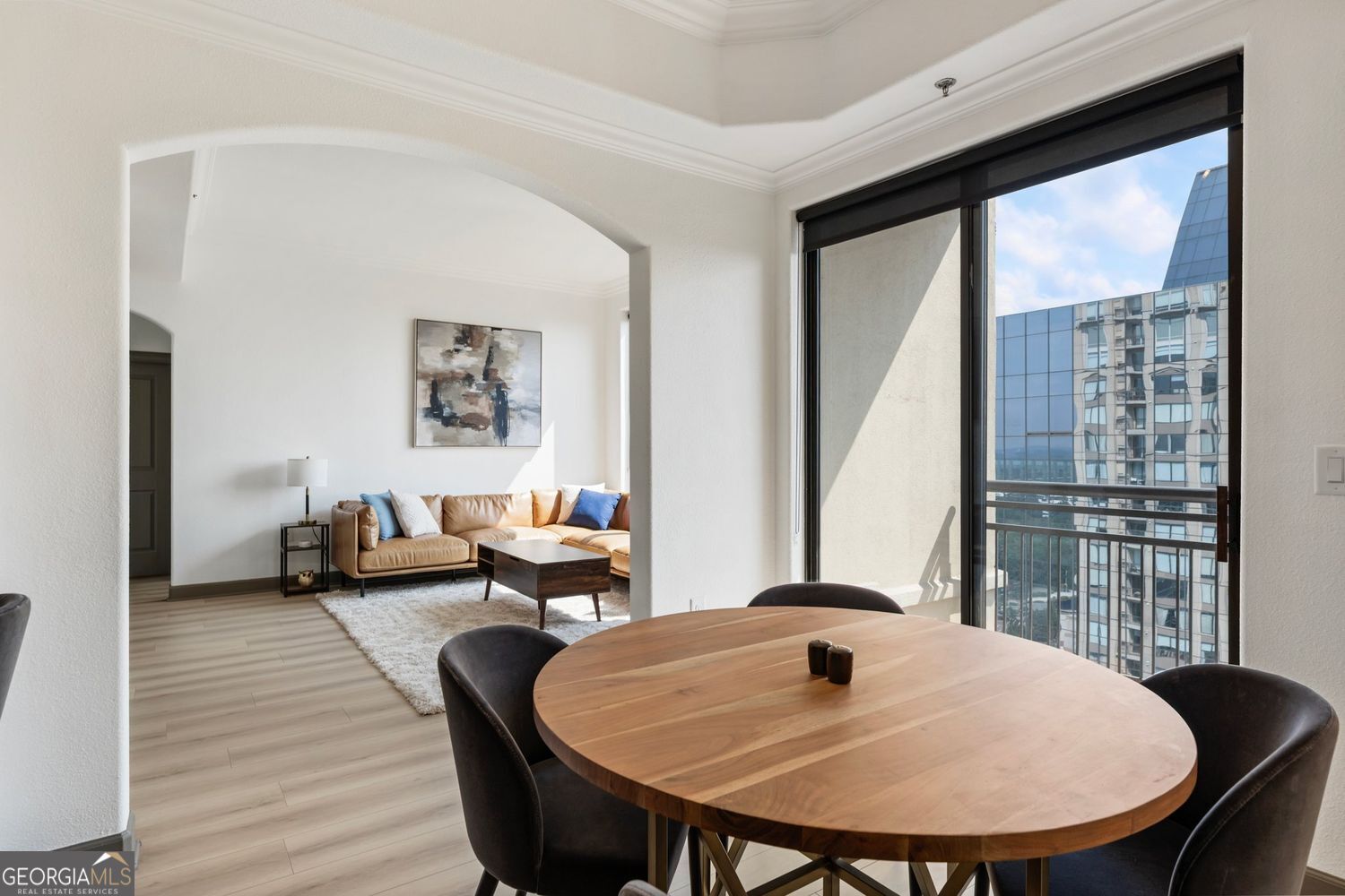 Atlanta, Georgia 30326, United States, 2 Bedrooms Bedrooms, ,2 BathroomsBathrooms,Residential,Active,164646