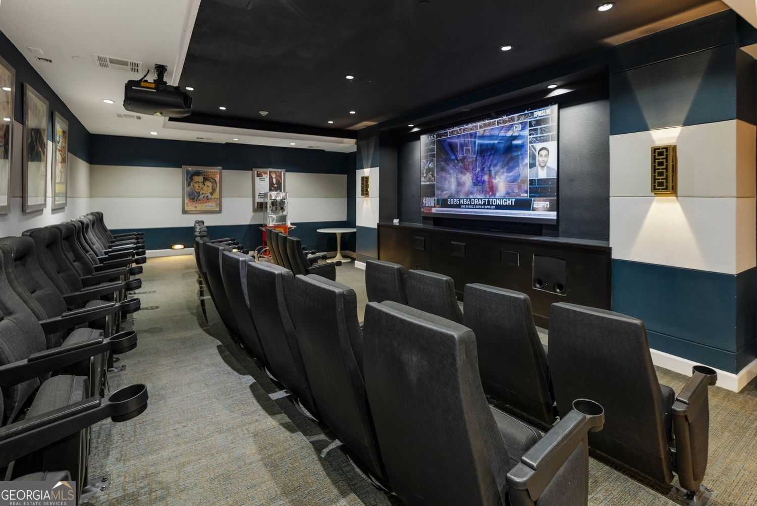 Atlanta, Georgia 30326, United States, 2 Bedrooms Bedrooms, ,2 BathroomsBathrooms,Residential,Active,164646