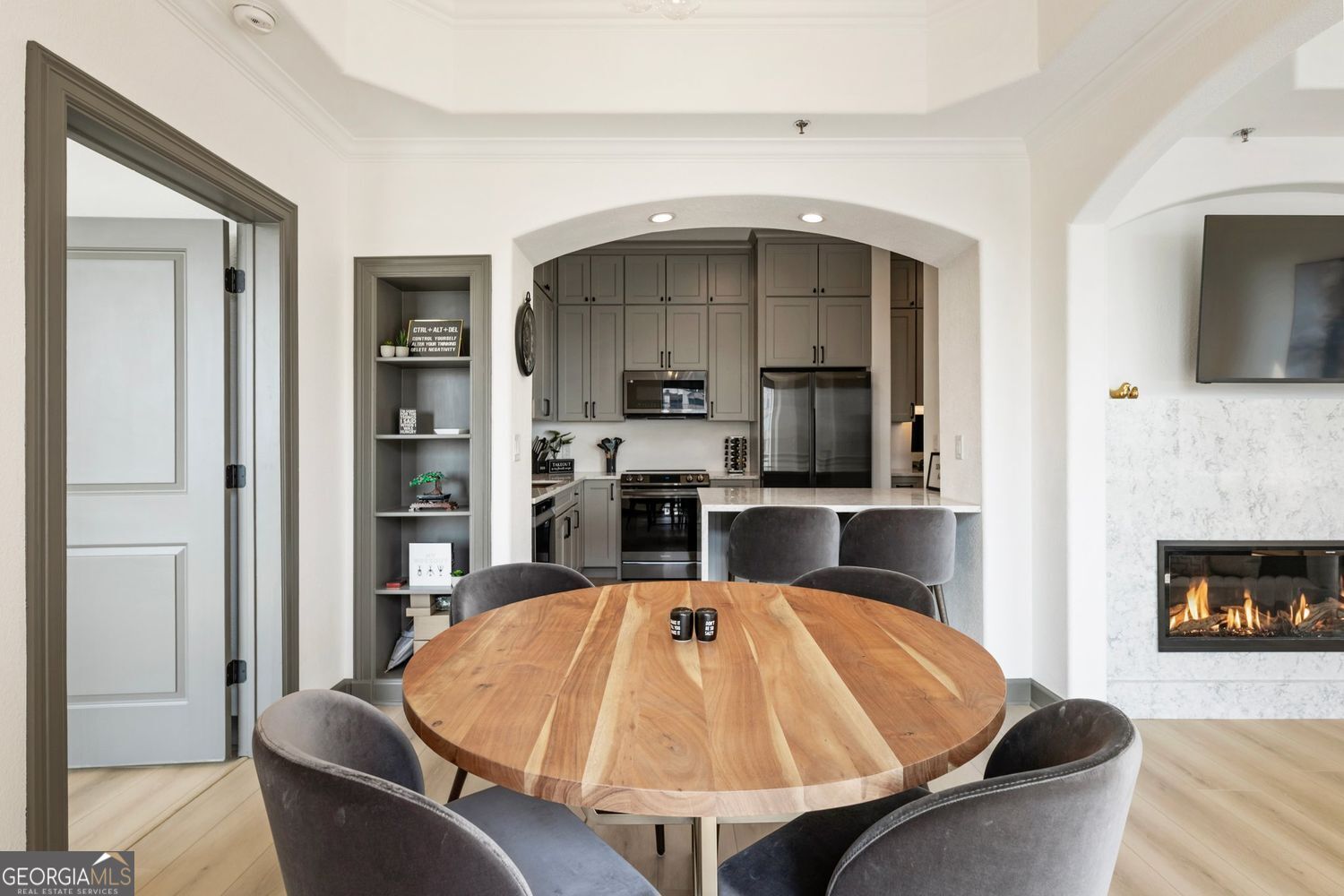 Atlanta, Georgia 30326, United States, 2 Bedrooms Bedrooms, ,2 BathroomsBathrooms,Residential,Active,164646