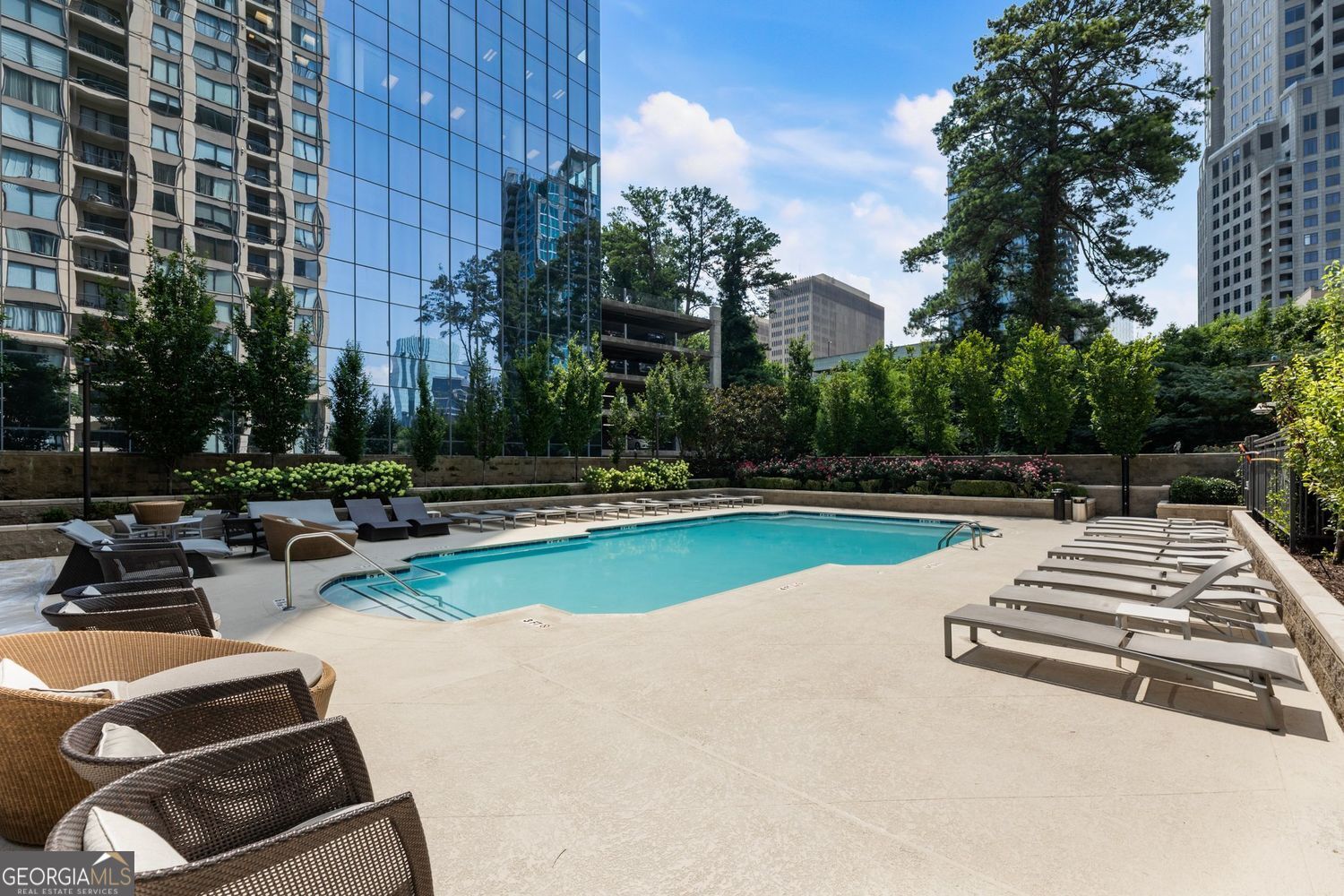 Atlanta, Georgia 30326, United States, 2 Bedrooms Bedrooms, ,2 BathroomsBathrooms,Residential,Active,164646