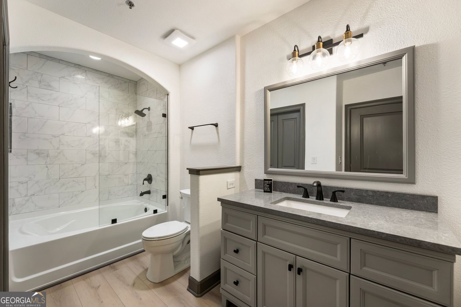 Atlanta, Georgia 30326, United States, 2 Bedrooms Bedrooms, ,2 BathroomsBathrooms,Residential,Active,164646