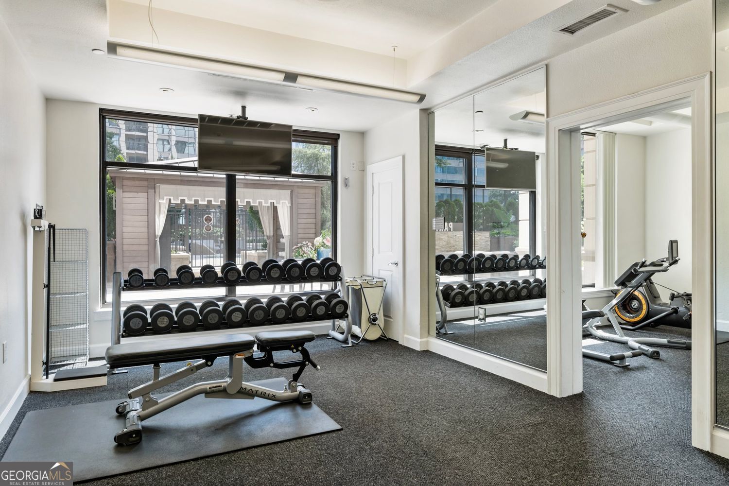 Atlanta, Georgia 30326, United States, 2 Bedrooms Bedrooms, ,2 BathroomsBathrooms,Residential,Active,164646