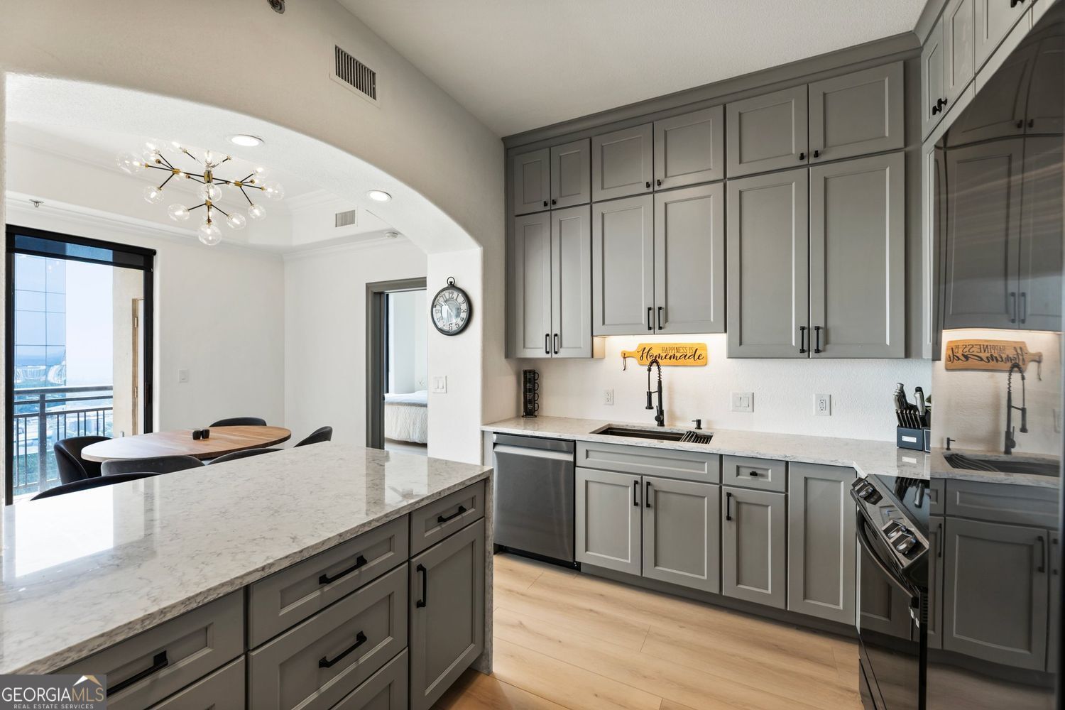 Atlanta, Georgia 30326, United States, 2 Bedrooms Bedrooms, ,2 BathroomsBathrooms,Residential,Active,164646