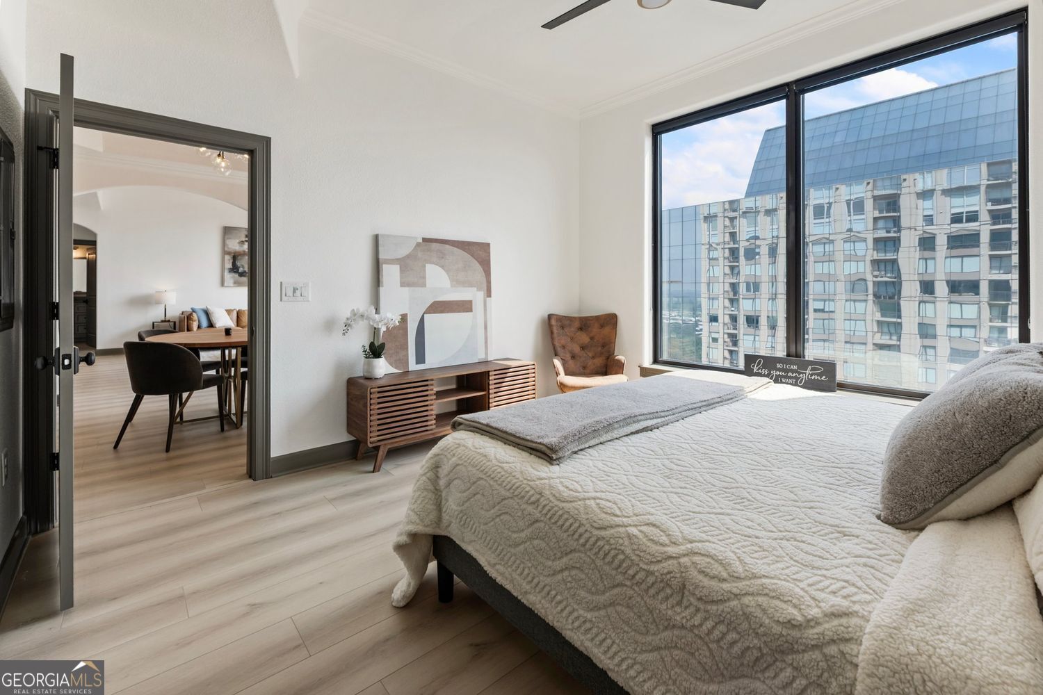 Atlanta, Georgia 30326, United States, 2 Bedrooms Bedrooms, ,2 BathroomsBathrooms,Residential,Active,164646