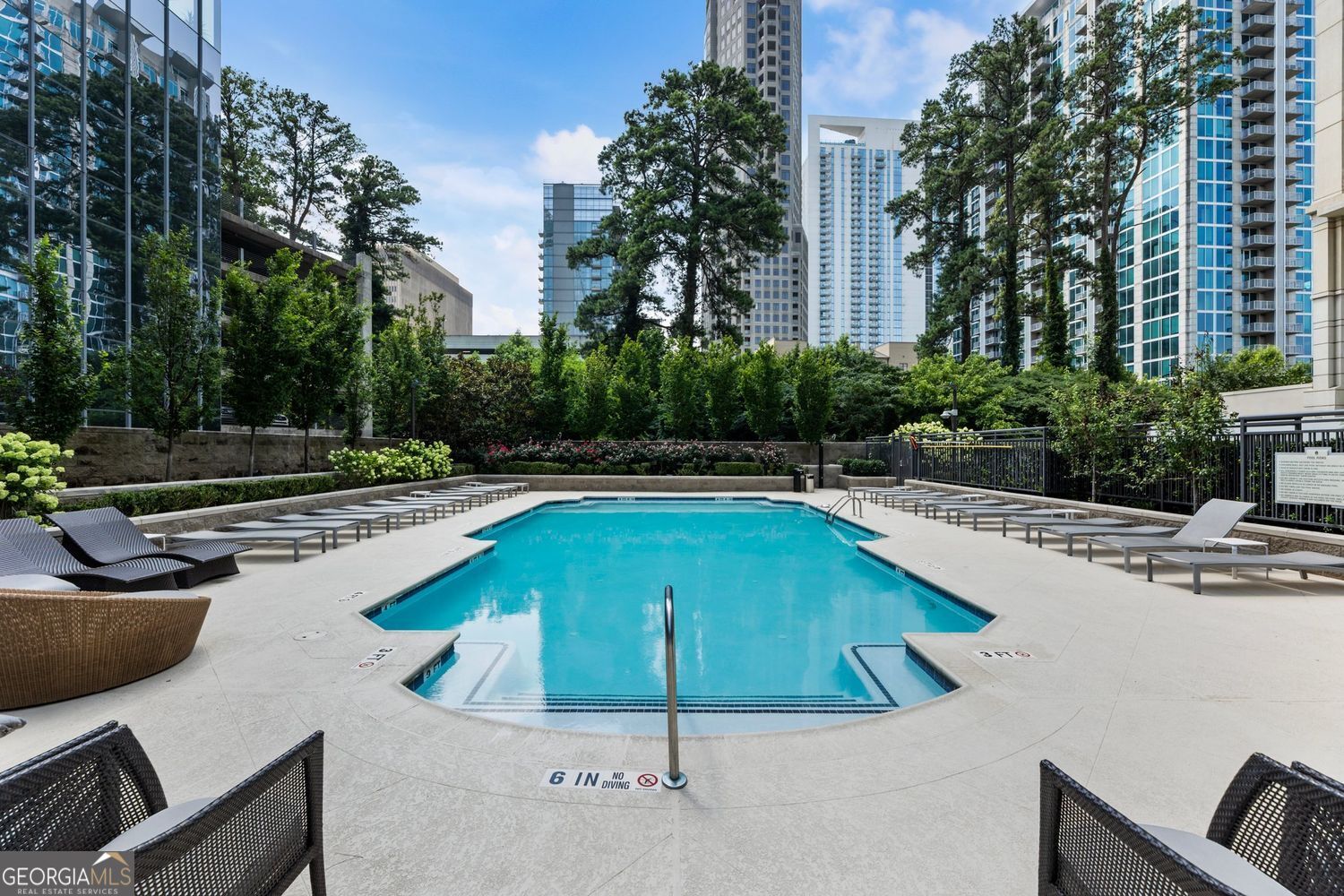 Atlanta, Georgia 30326, United States, 2 Bedrooms Bedrooms, ,2 BathroomsBathrooms,Residential,Active,164646