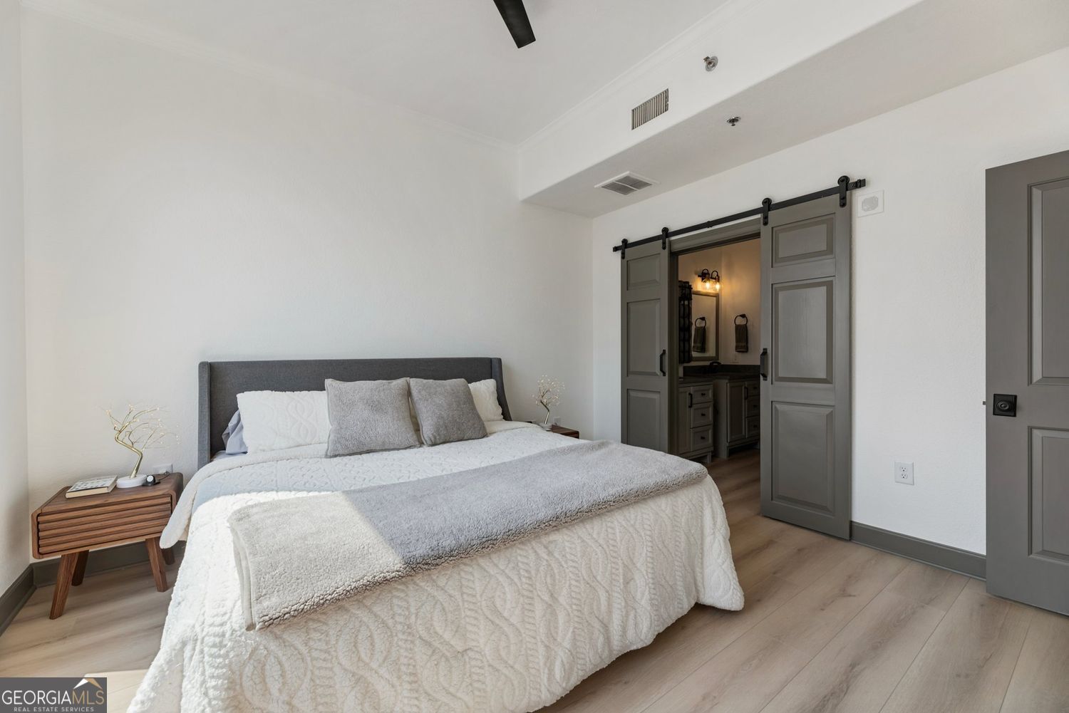 Atlanta, Georgia 30326, United States, 2 Bedrooms Bedrooms, ,2 BathroomsBathrooms,Residential,Active,164646