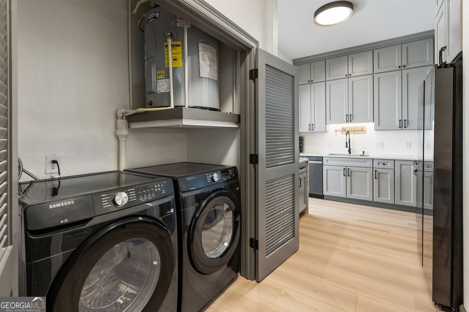 Atlanta, Georgia 30326, United States, 2 Bedrooms Bedrooms, ,2 BathroomsBathrooms,Residential,Active,164646