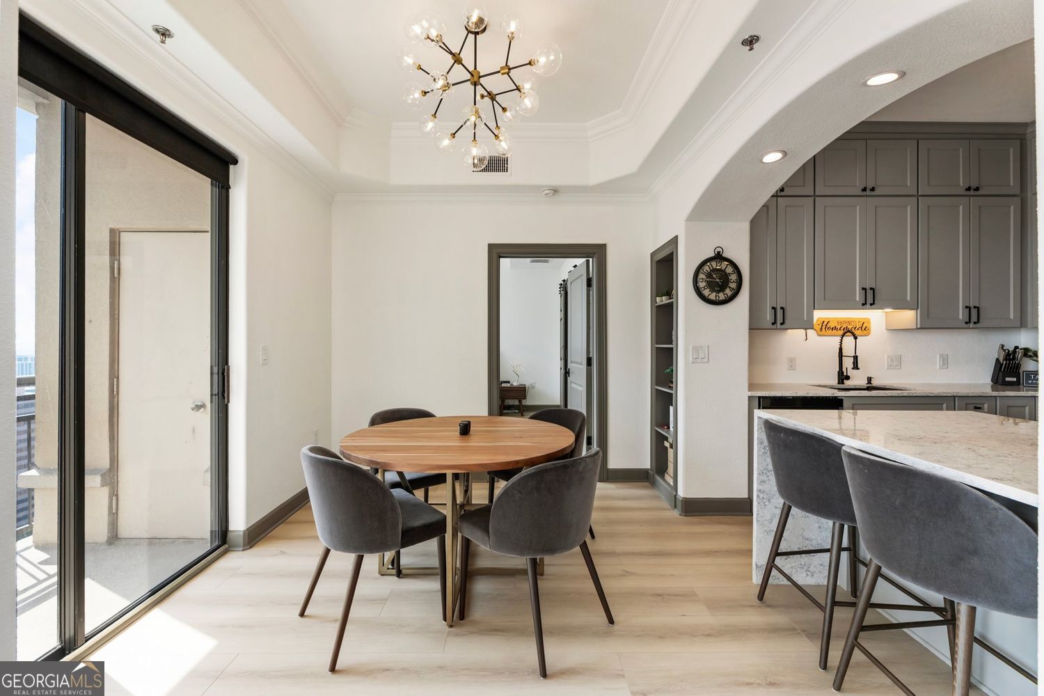 Atlanta, Georgia 30326, United States, 2 Bedrooms Bedrooms, ,2 BathroomsBathrooms,Residential,Active,164646