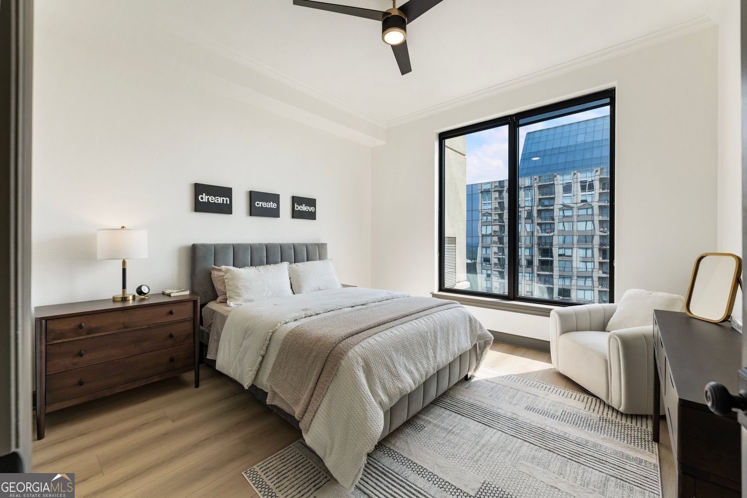 Atlanta, Georgia 30326, United States, 2 Bedrooms Bedrooms, ,2 BathroomsBathrooms,Residential,Active,164646