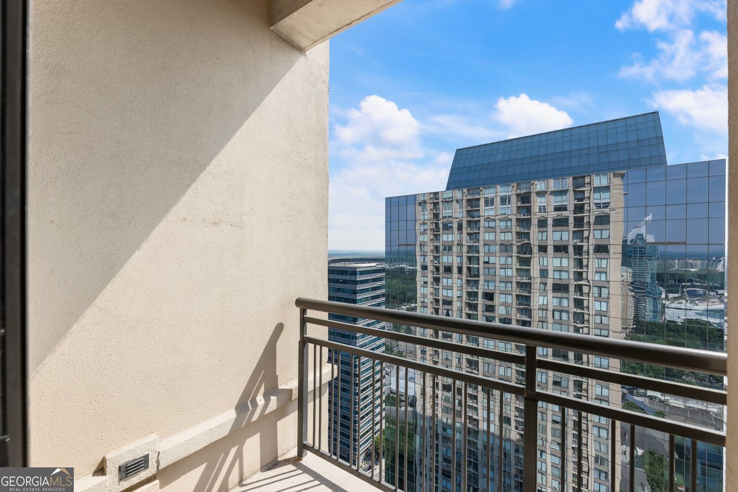 Atlanta, Georgia 30326, United States, 2 Bedrooms Bedrooms, ,2 BathroomsBathrooms,Residential,Active,164646