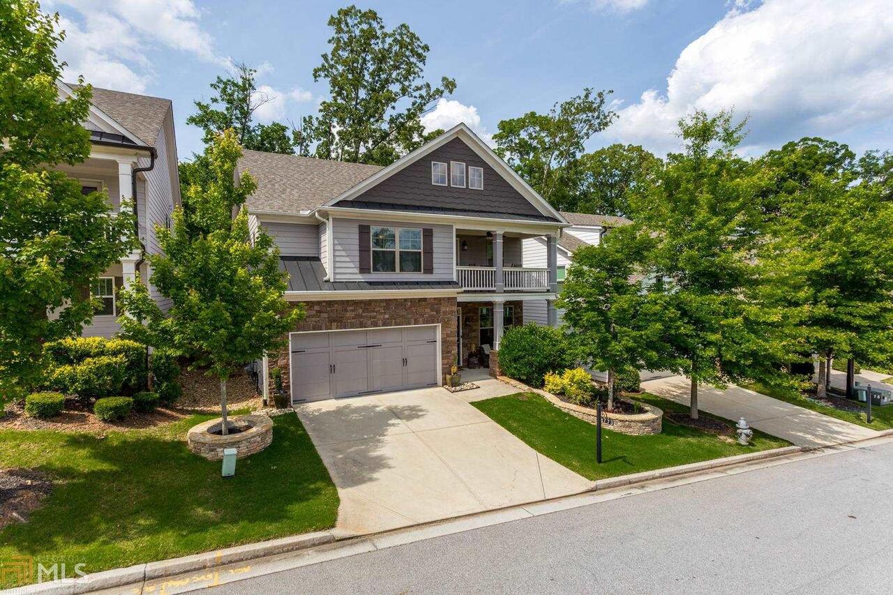 Gorgeous 3 Bedroom, 3.5 Bath home in Volunteer Ridge subdivision. Hardwoods on main, Office, Bonus Room, Spacious Family Room with Fireplace with view to Gourmet Kitchen with granite countertops, oversized island and recessed lighting. Luxurious Owner's Suite features trey ceiling, sitting area and spa-like bath with double vanity, whirlpool tub and separate shower. Laundry room conveniently located on the upper level. Screened porch overlooks beautifully landscaped backyard with sprinkler system. Beautiful neighborhood in great location!