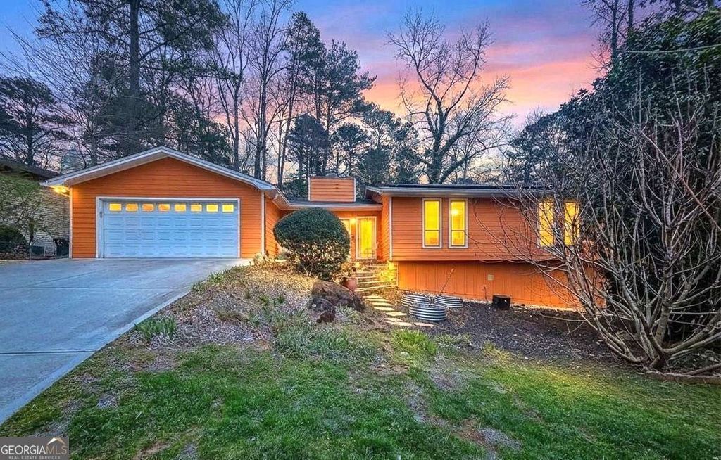 Photo of 5161 Willow Point Parkway, Marietta, GA 30068 (MLS # 10704934)