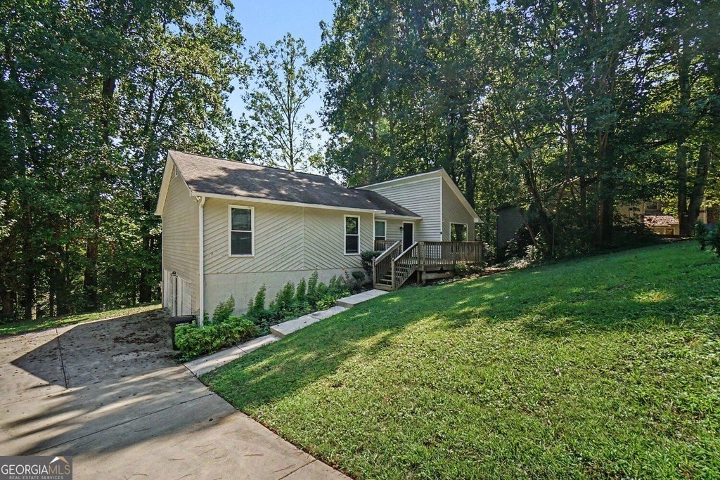 Photo of 823 Moonlit Lane NW, Acworth, GA 30102 (MLS # 10851886)