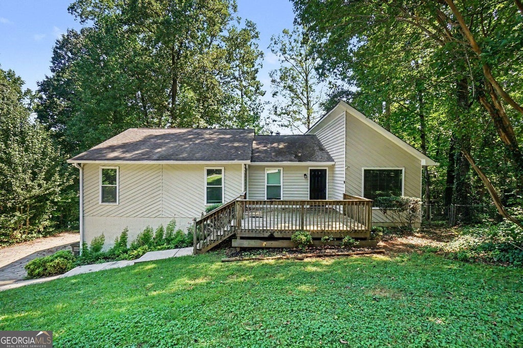 Photo of 823 Moonlit Lane NW, Acworth, GA 30102 (MLS # 10851886)