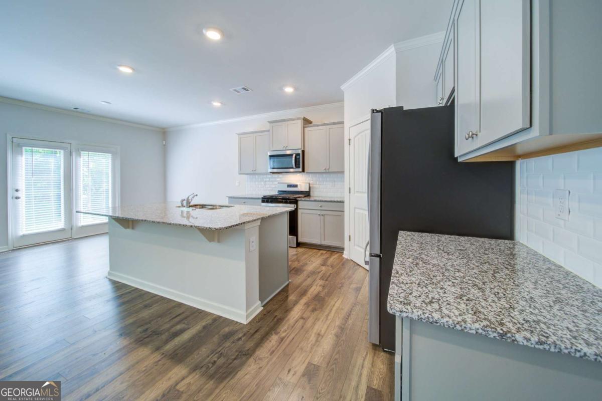 4882 Golden Finch LN SW