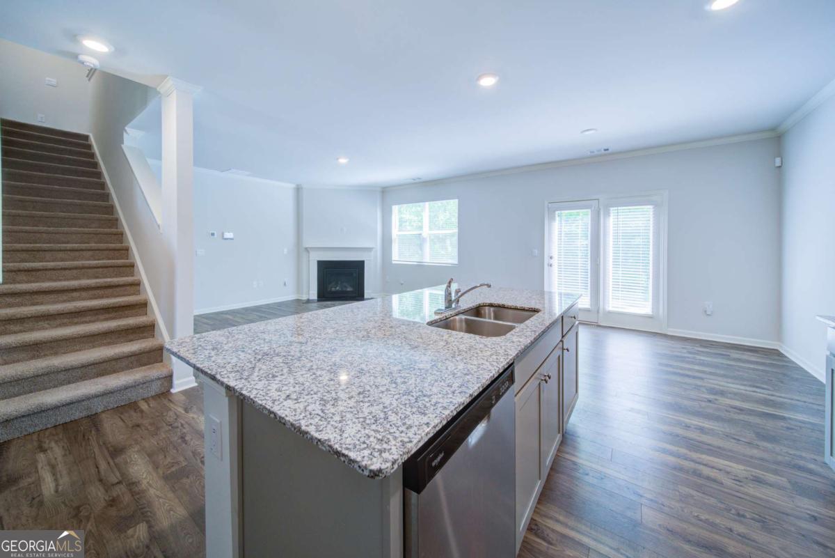 4882 Golden Finch LN SW