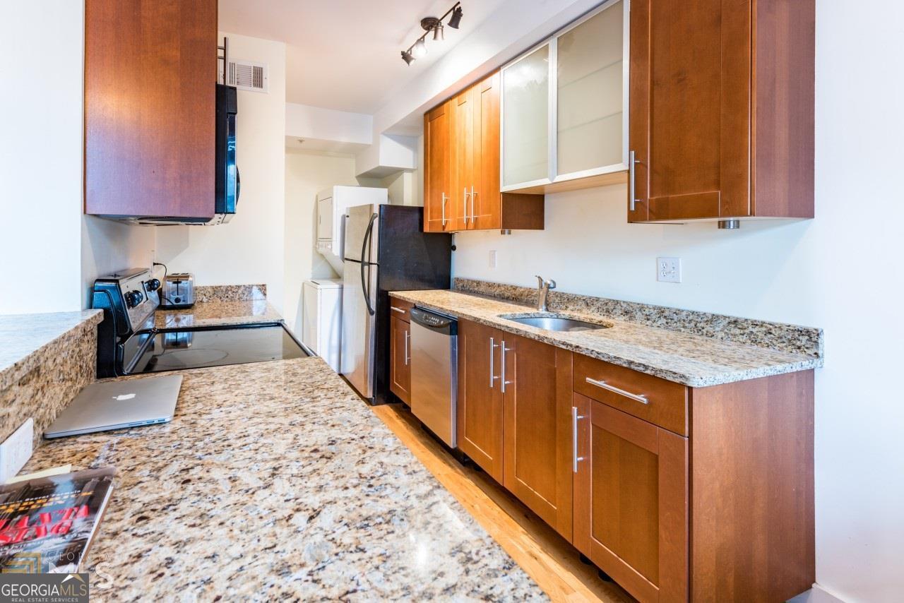 373 Moreland AVE NE 206