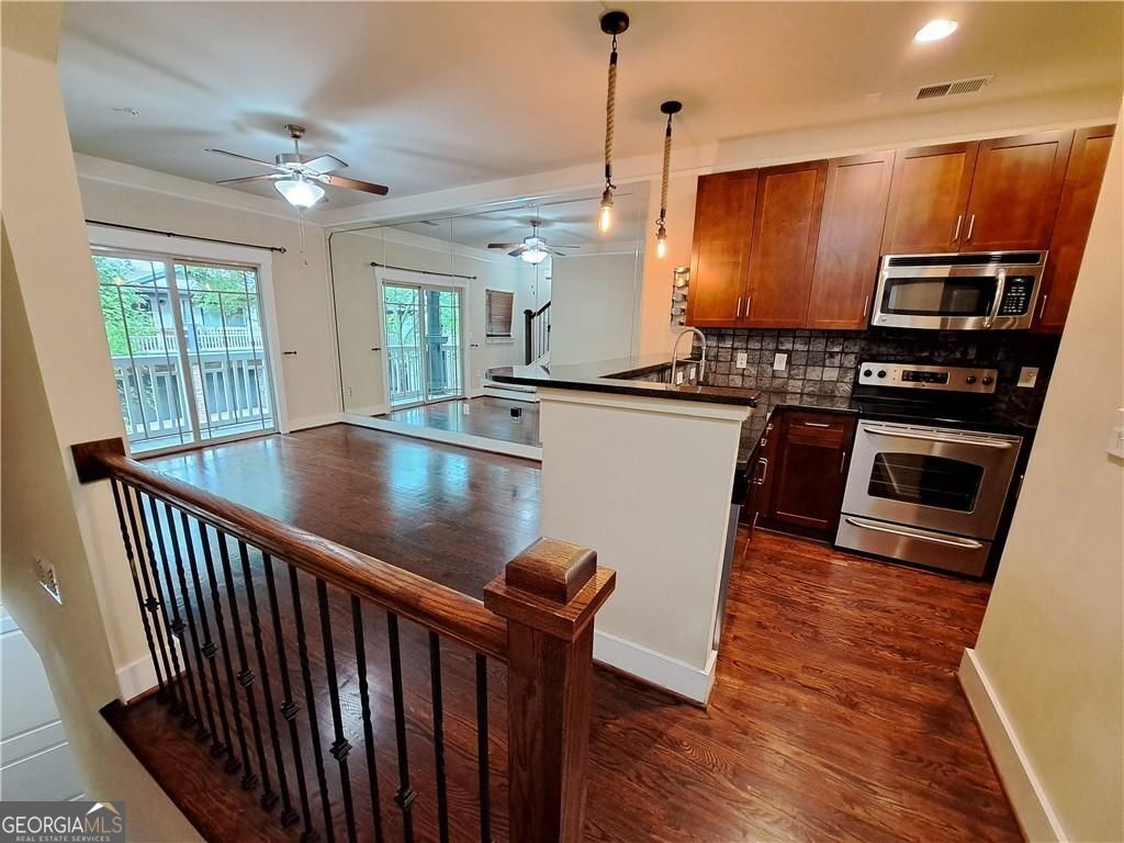 Atlanta, Georgia 30309, United States, 2 Bedrooms Bedrooms, ,3 BathroomsBathrooms,Residential,Active,237762