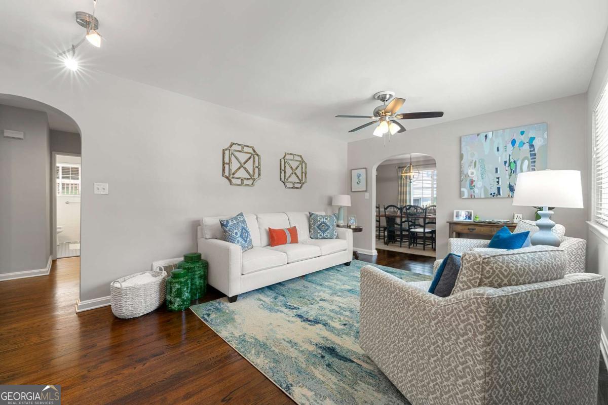 1329 University DR NE