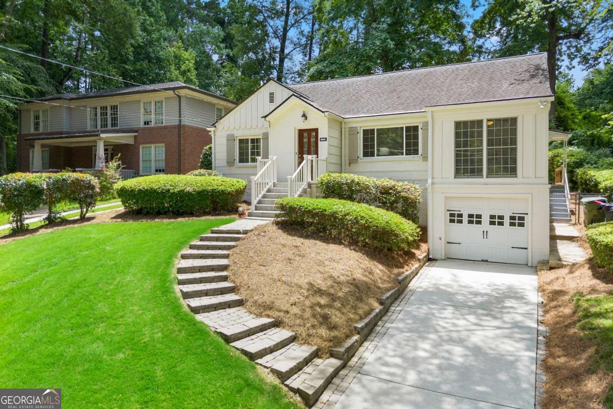 1329 University DR NE