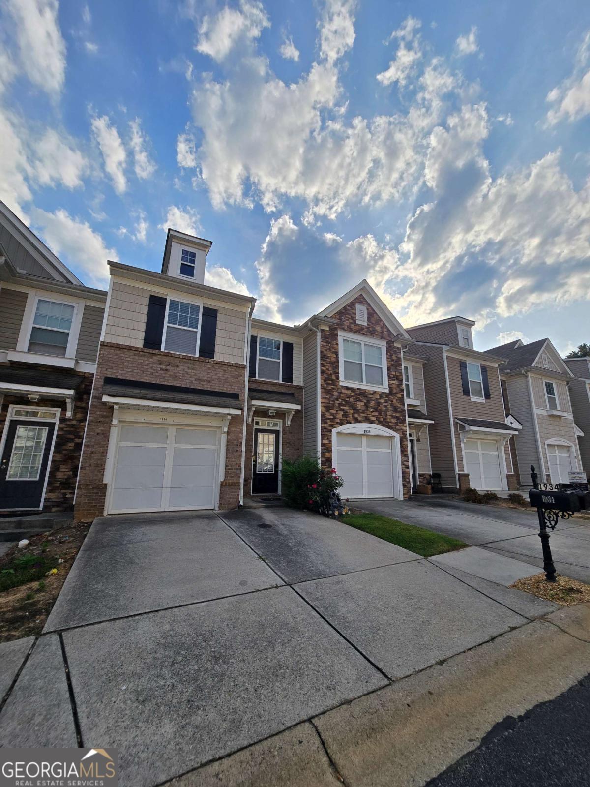 1934 Dilcrest DR