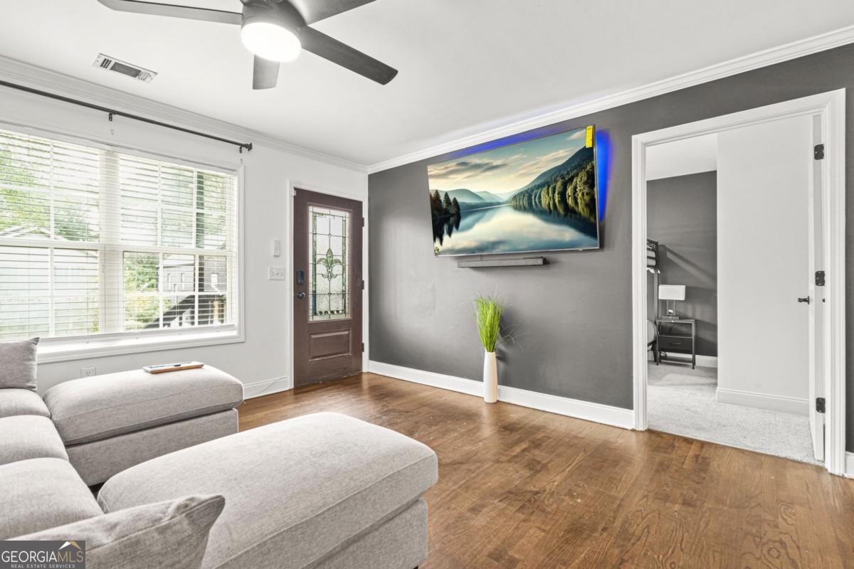 545 Elmwood RD NW