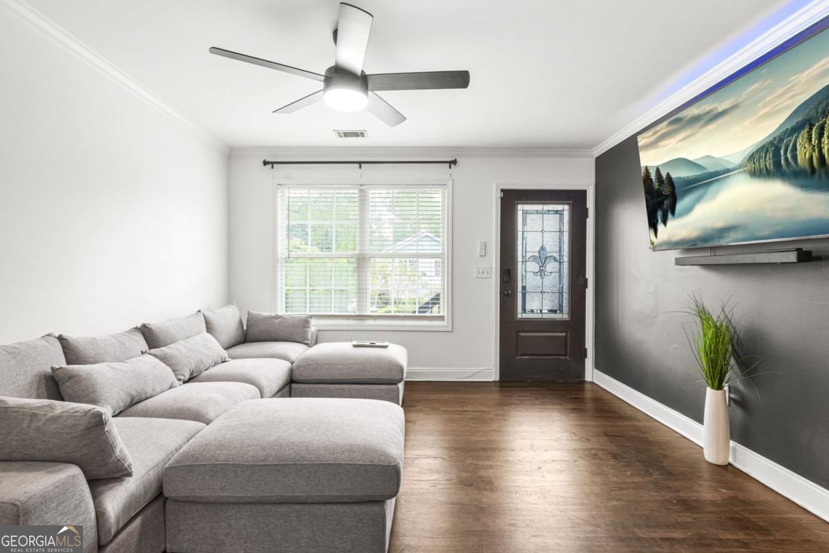 545 Elmwood RD NW