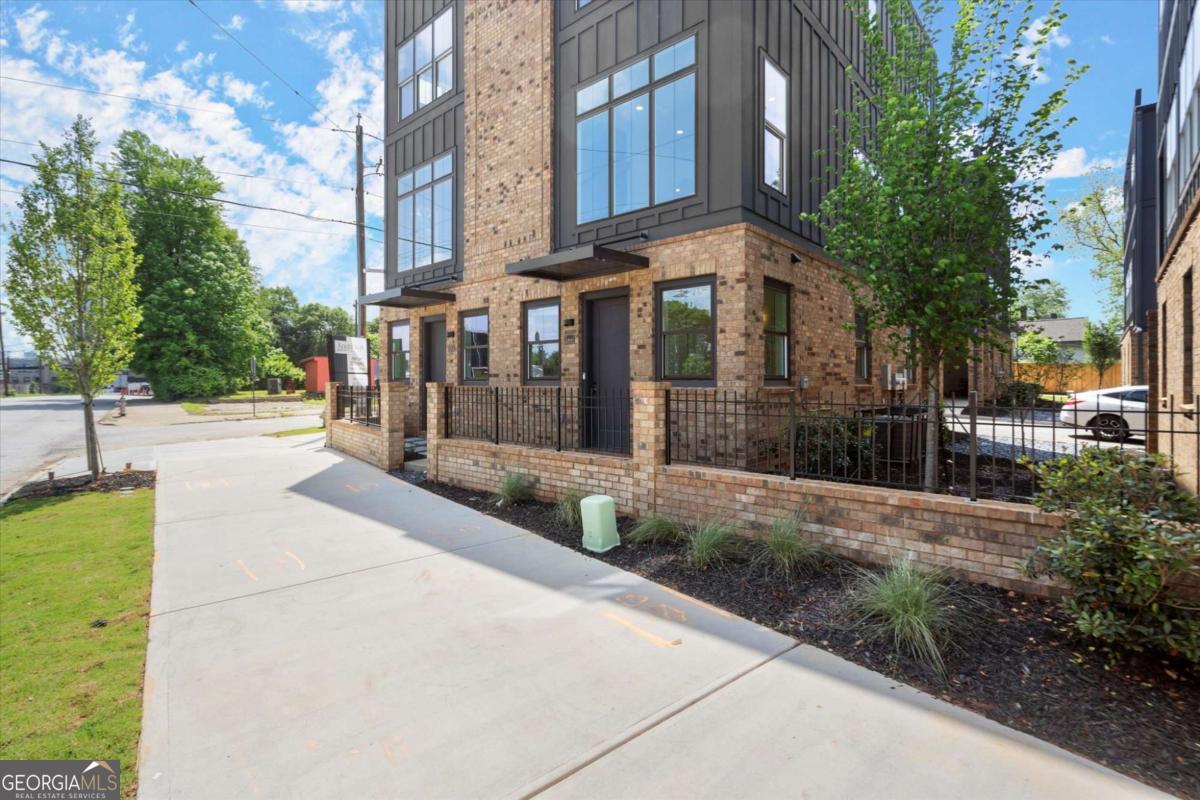 1122 W Marietta ST NW