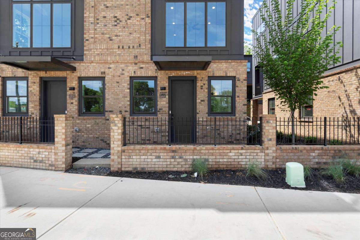 1122 W Marietta ST NW