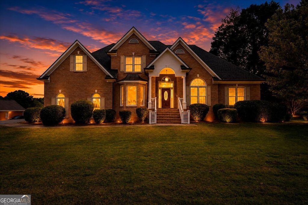 Photo of 175 Hampstead Manor, Fayetteville, GA 30214 (MLS # 10794142)