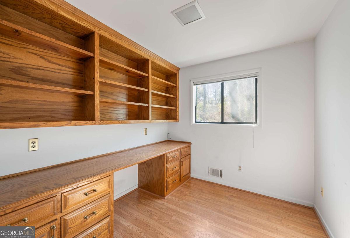 Athens, Georgia 30605, United States, 4 Bedrooms Bedrooms, ,4 BathroomsBathrooms,Residential,Pending,2300