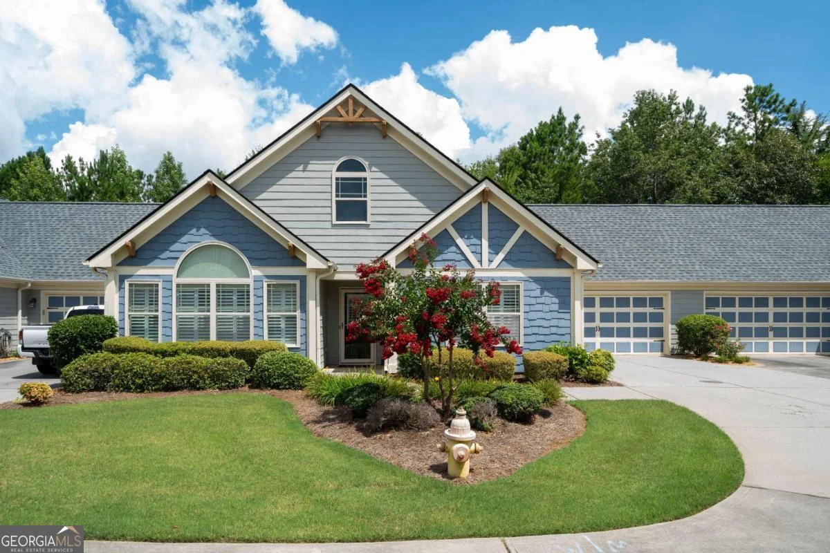 18 Mary Lane NE