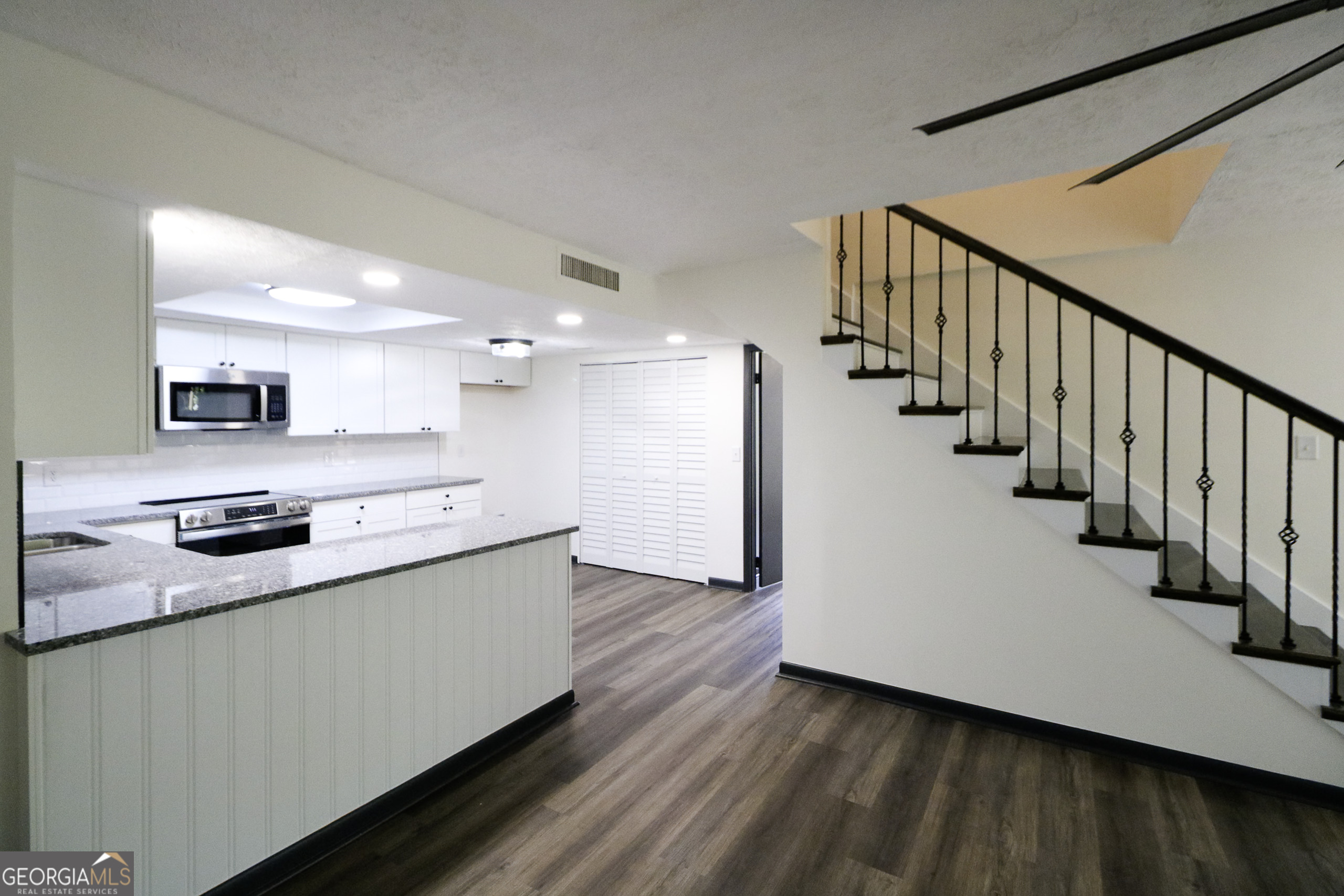 110 Westcliff CIR APT B