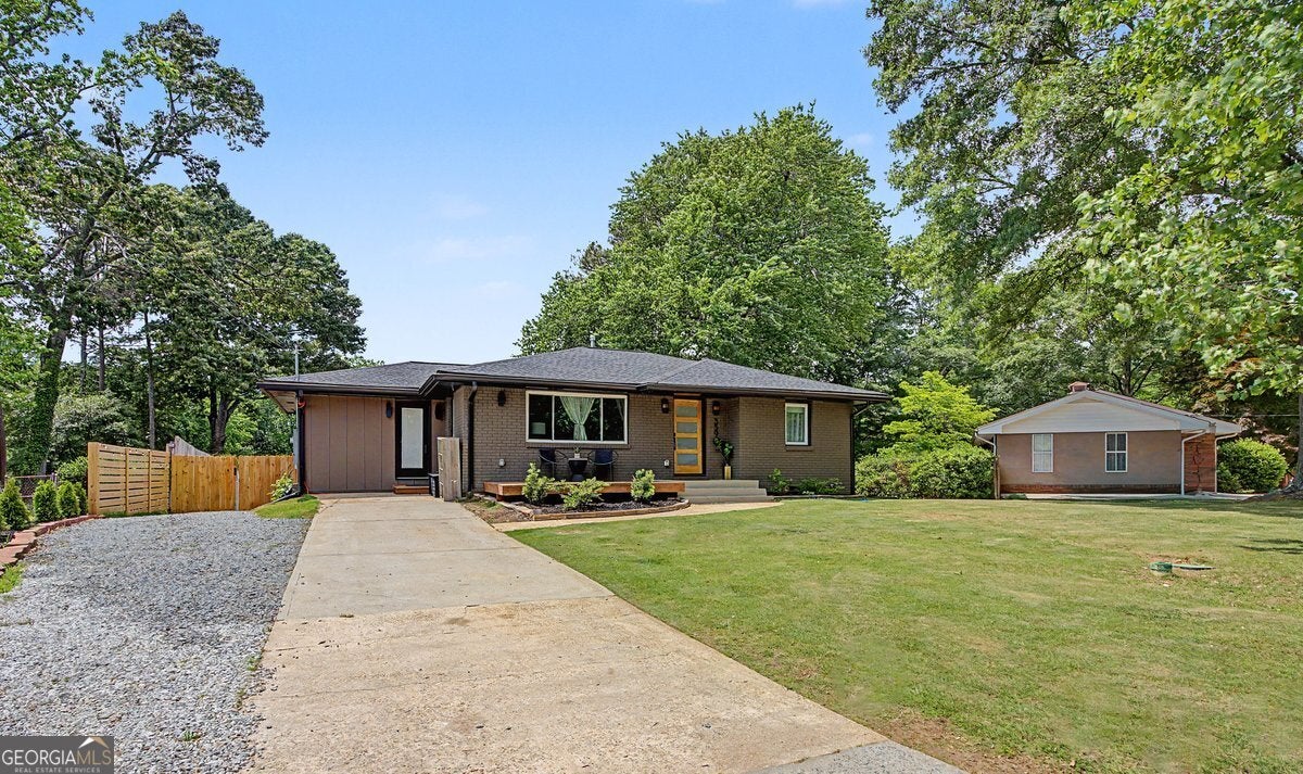 3590 Crestview DR SE