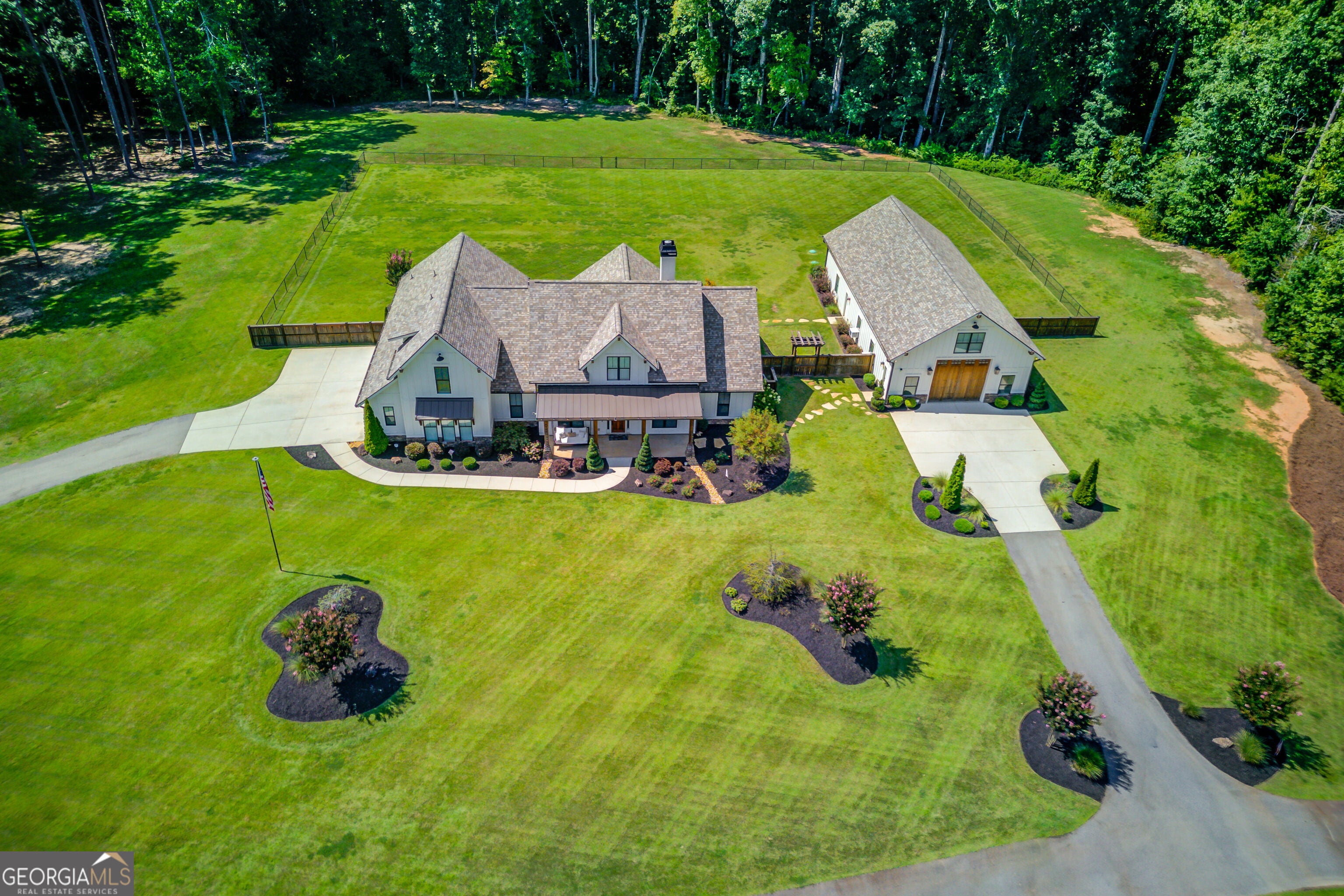 1092 Stewart RD