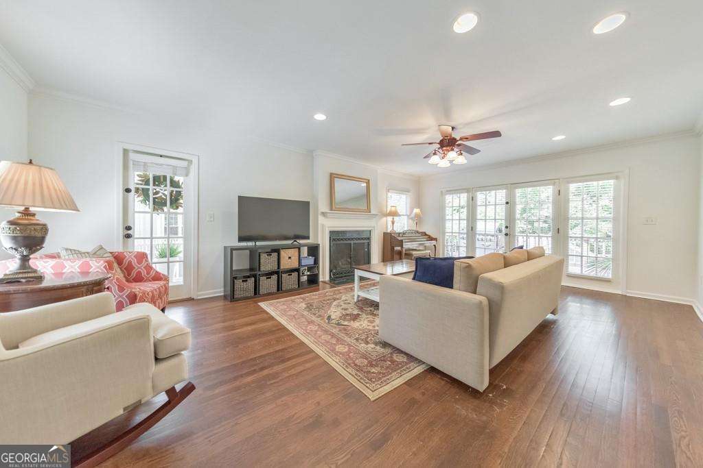 112 Kathryn AVE