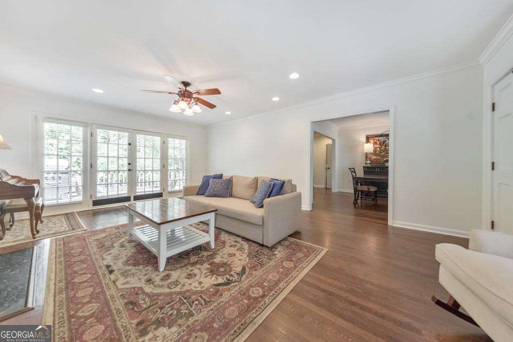 112 Kathryn AVE