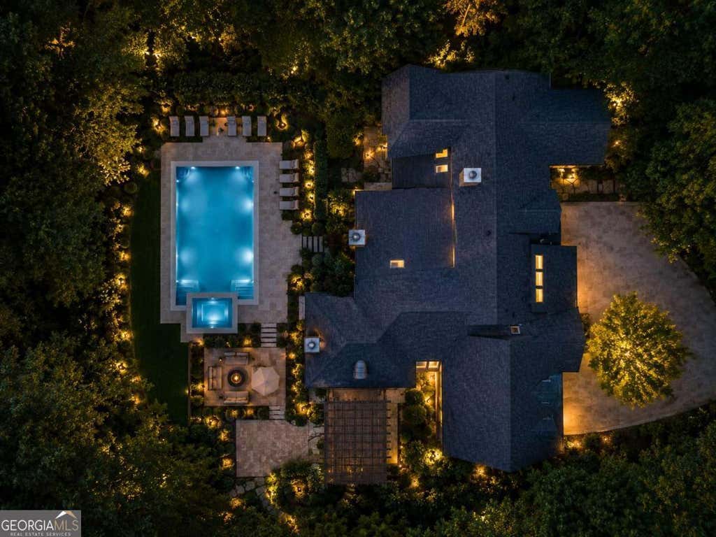 Photo of 366 Blackland Road NW, Atlanta, GA 30342 (MLS # 10805455)