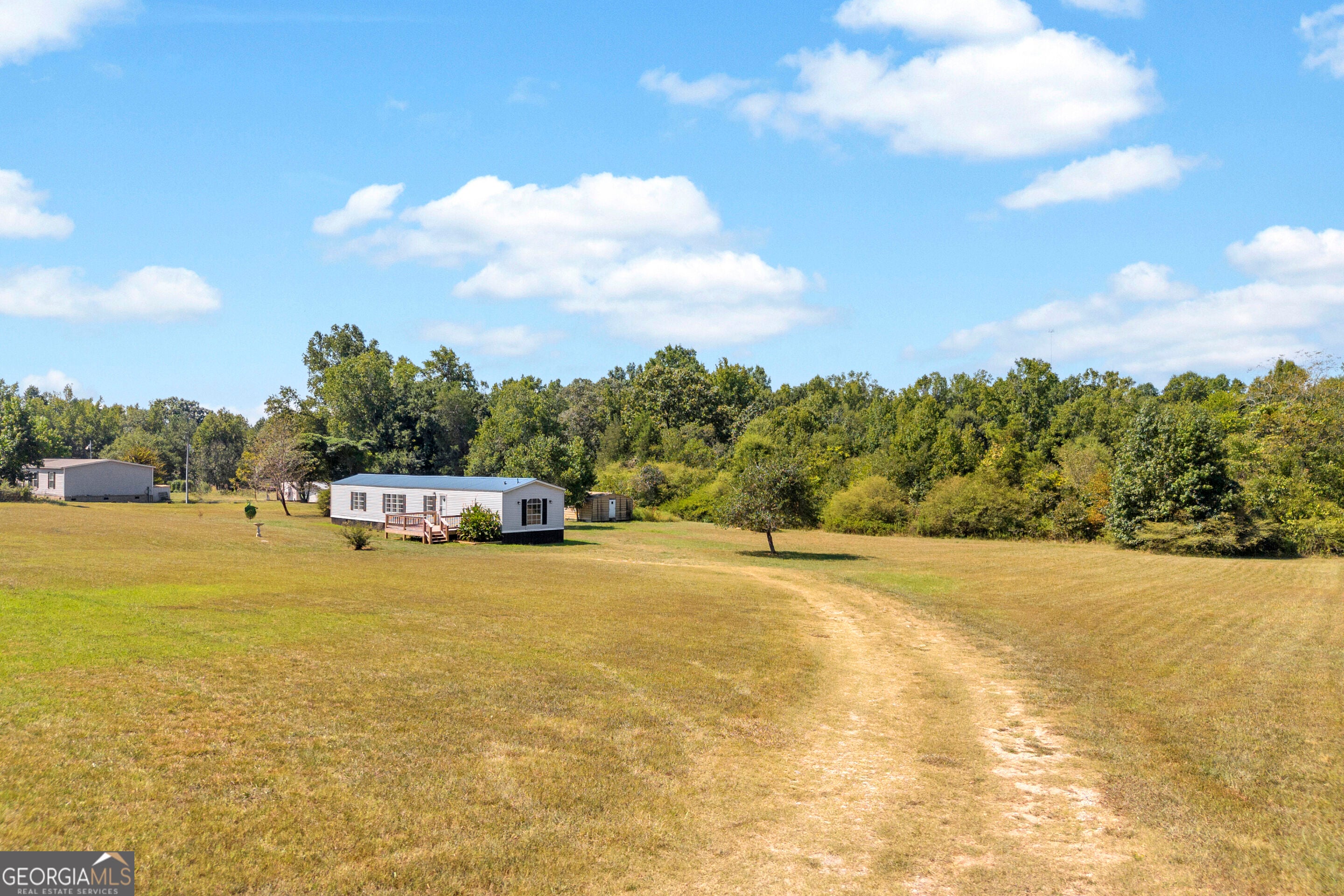 820 E County Line RD