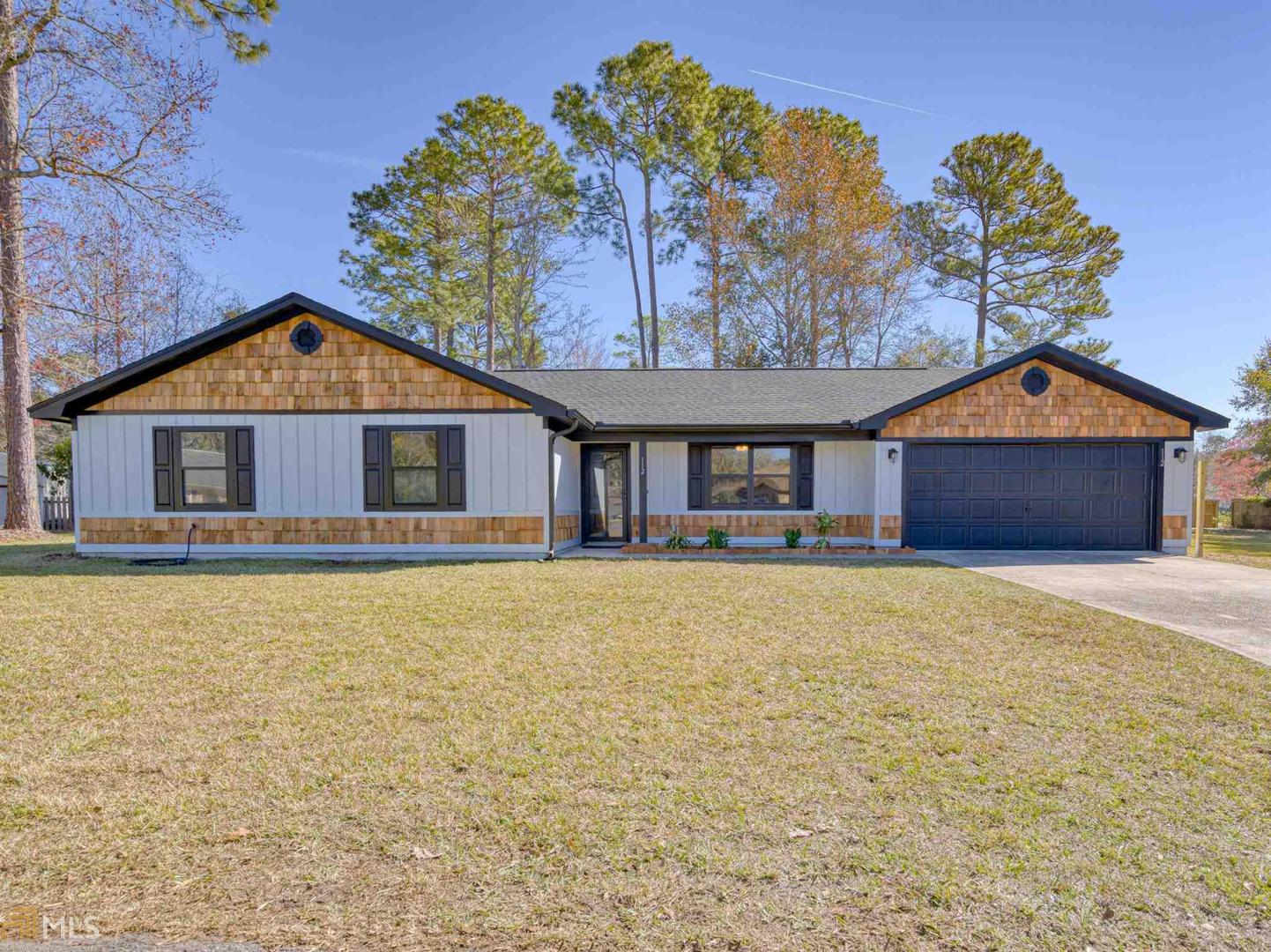 WELCOME HOME - MARINERS LANDING SUBD - BEAUTIFUL RENOVATION 4BR/2BA, 0.52 ACRES ON CUL-DE-SAC. NEW FLOORS IN LIVING RM, DINING RM, KITCHEN & HALL, NEW CARPET IN BEDROOMS & TILE IN BATHS. KITCHEN W/NEW STAINLESS STEEL APPLIANCES, GRANITE COUNTERS, REFRIGERATOR, OVEN, DISHWASHER & BUILT-IN MICROWAVE. BREAKFAST AREA, MASTER BR W/LARGE WALK-IN CLOSET & MASTER BA W/ DOUBLE VANITY & SHOWER/TUB. SPACIOUS SCREENED PORCH, LARGE PRIVACY FENCED BACK YARD, SHED, LAUNDRY CLOSET & NEW HOT WATER HEATER. AGE OF AC ONLY 6 YEARS! CONVENIENT TO, KINGS BAY NAVAL BASE, SHOPPING, DINING & I-95. NO FLOOD INSURANCE REQUIRED! BUYERS HOME WARRANTY OFFERED!