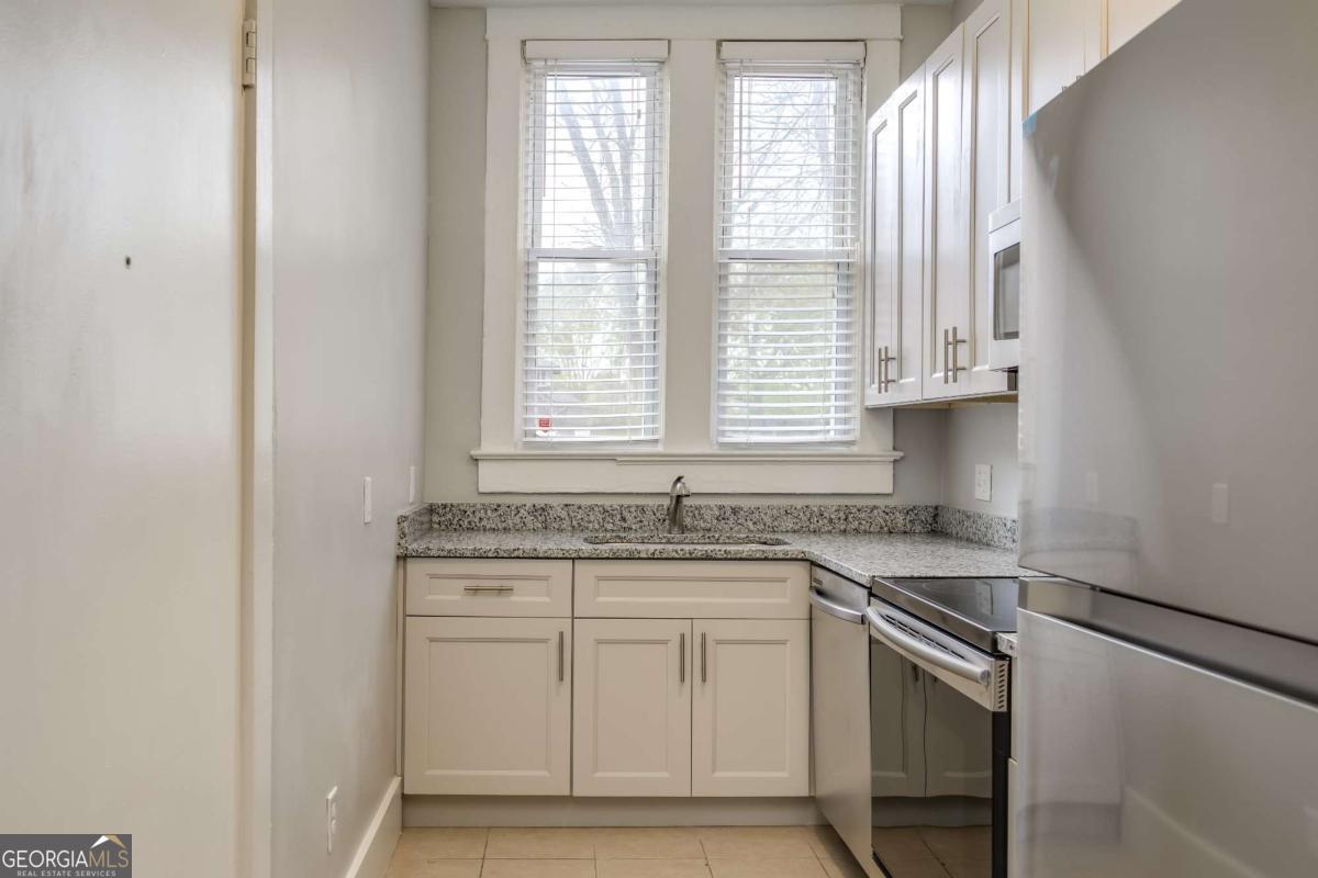 600 Parkway DR NE 12