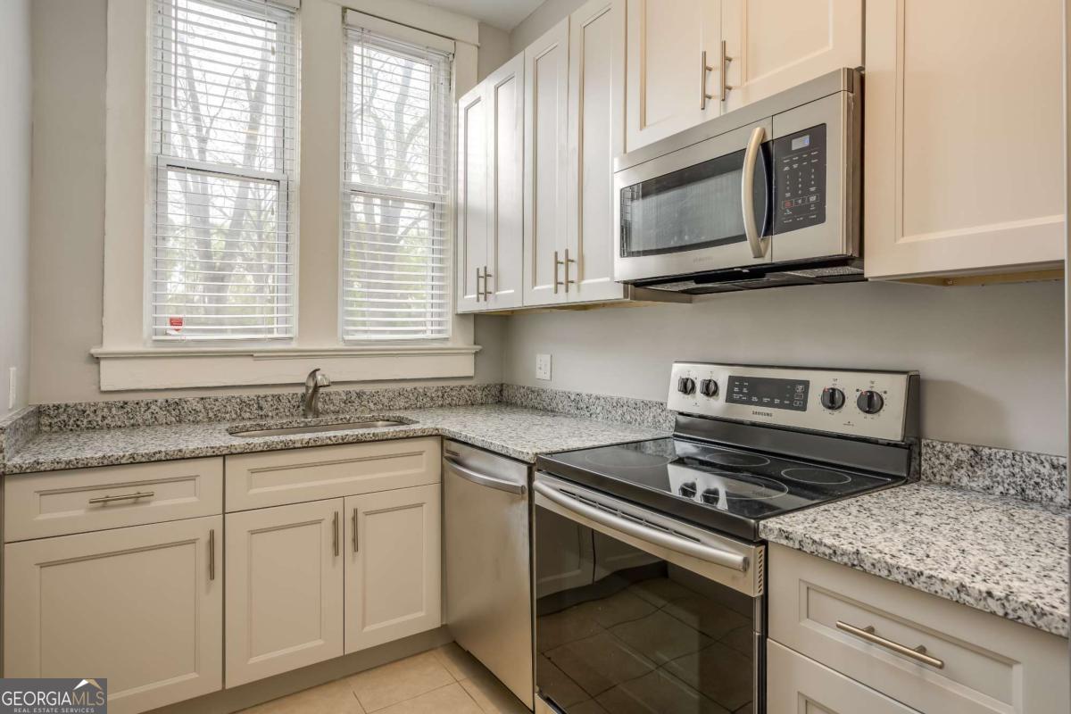 600 Parkway DR NE 12