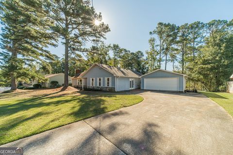 Photo of 801 Greenwood Trail SE, Conyers, GA 30094 (MLS # 10630831)