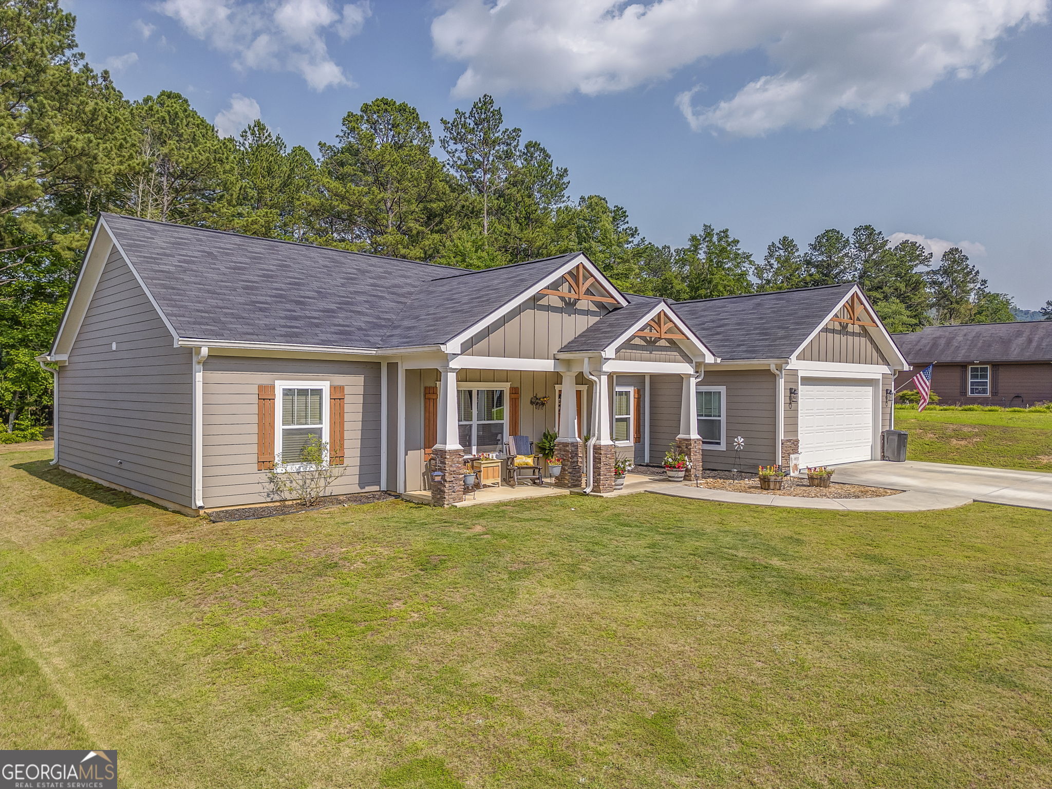 22 Gowen DR SW